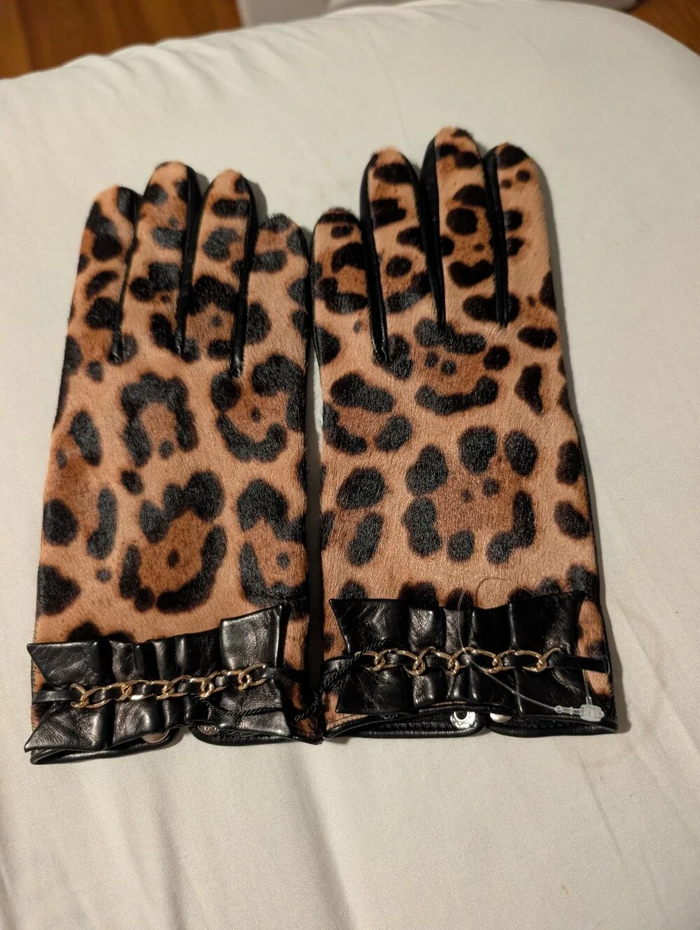 Portolano Ruffle Chain Leopard-Print Nappa Leather Gloves